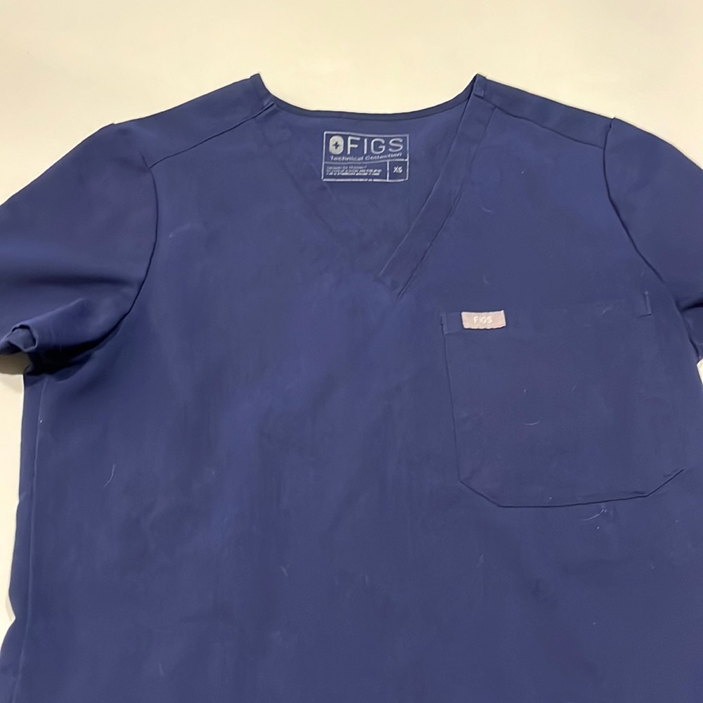 Figs scrub top